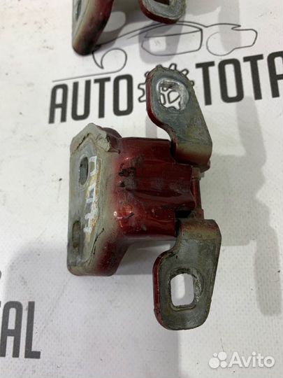 Петли двери передние правые Renault Logan 1 K7M