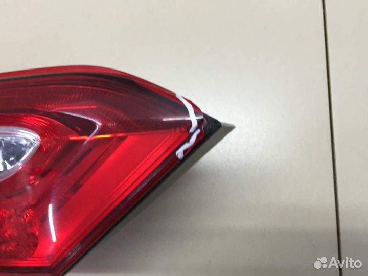 Фонарь задний внутренний левый Toyota Camry XV70 2