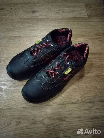 Кроссовки женские 37 размер