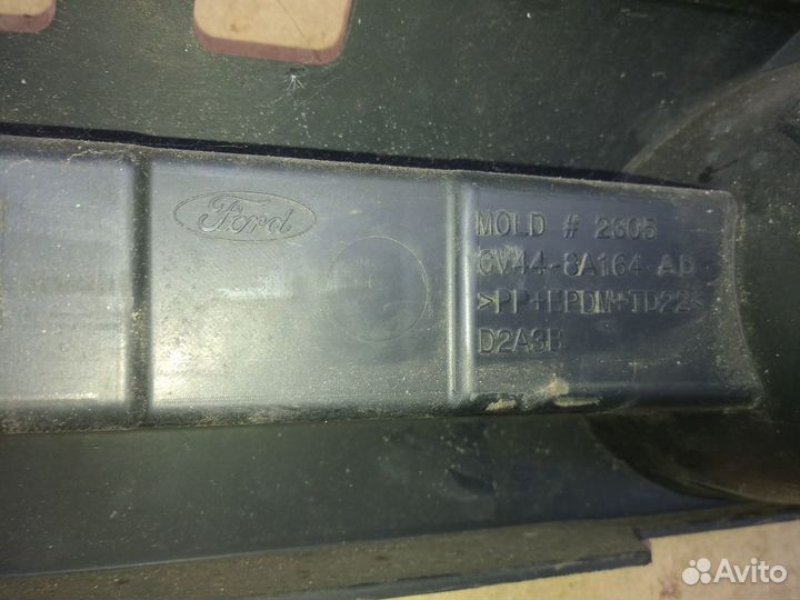 Кронштейн решетки радиатора Ford Kuga 2