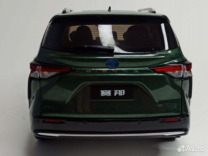Toyota Sienna Green 1:18