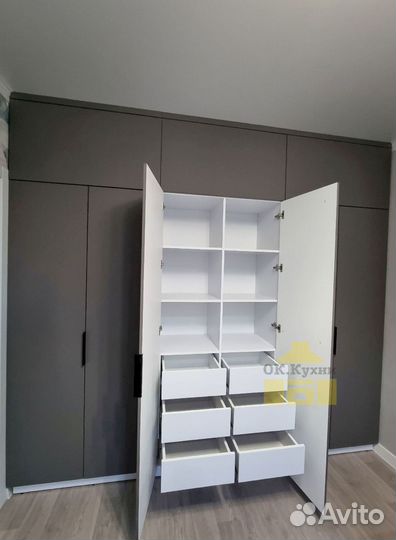 Распашной шкаф