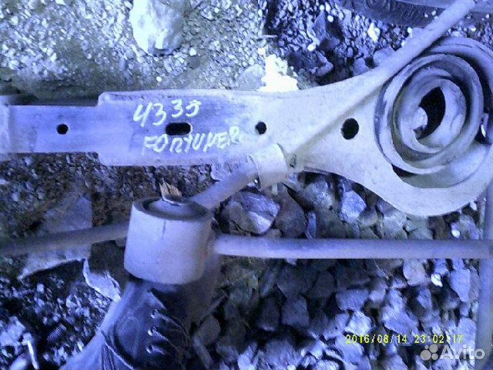 Рычаг задний правый Toyota Fortuner TGN51 2TR