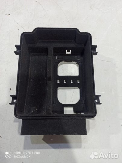 Ящик передней консоли (Audi Q8)