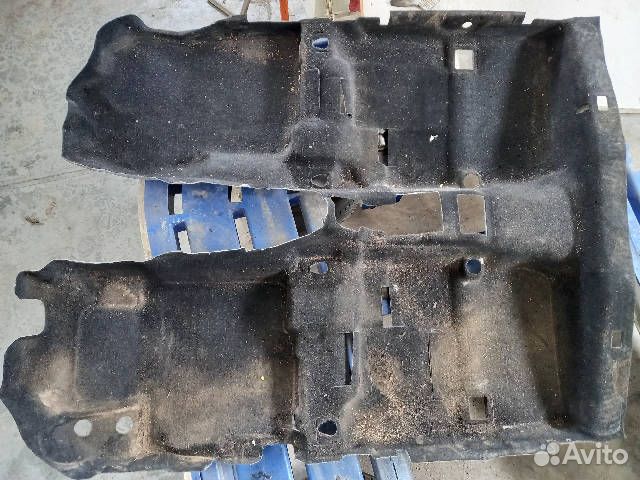 Пол салона Mitsubishi Lancer 10