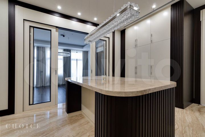 Коттедж 1145 м² на участке 37,4 сот.