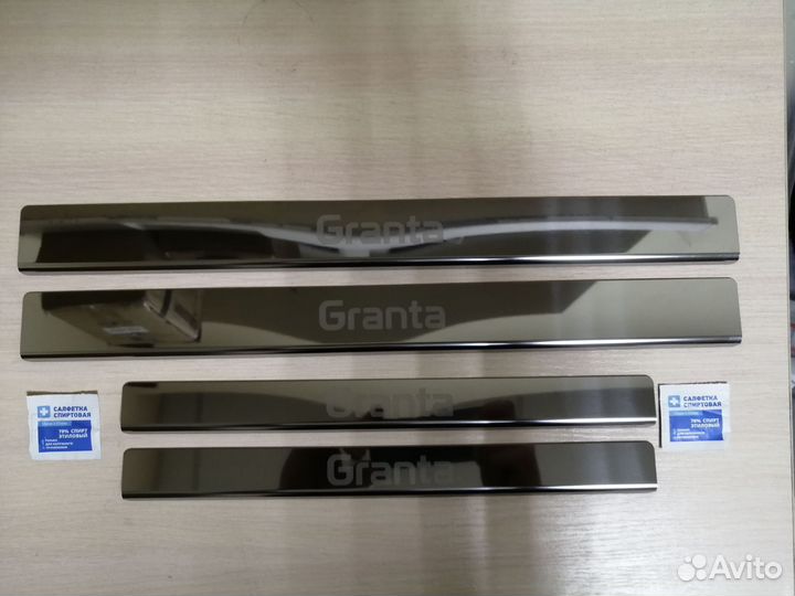 Накладки на пороги LADA Granta