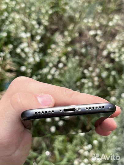 Телефон iPhone 8