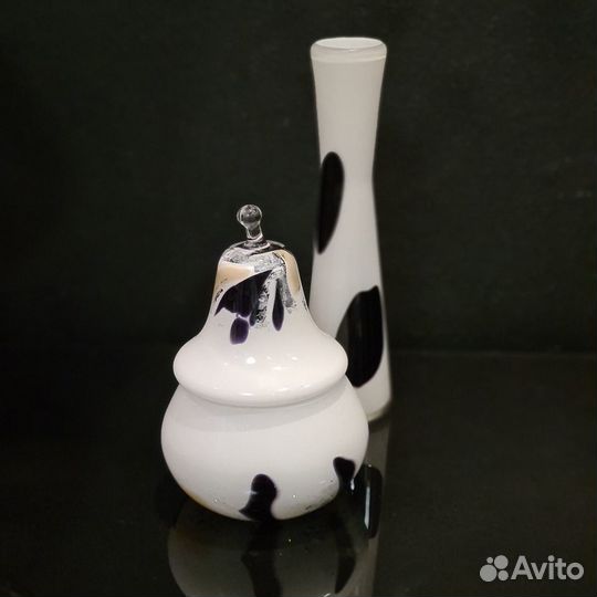 Бонбоньерка ваза молочное стекло винтаж Германия
