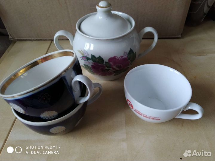 Чайник заварной, сахарница, чашки, блюдца