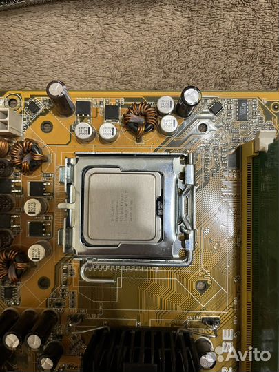 Материнская плата с процессором и памятью