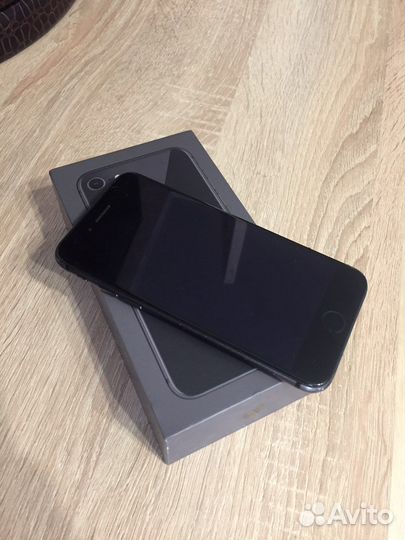 Телефон iPhone 8 64 gb