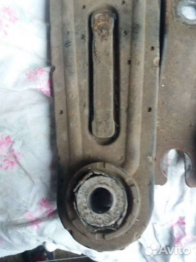 Подушка двигателя задняя renault logan