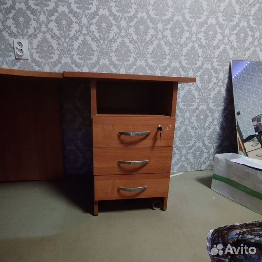 Угловой стол