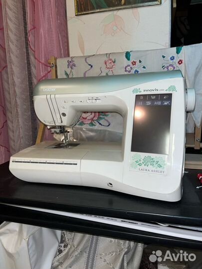 Швейно-вышивальная машина Brother NV 2200 Laura As