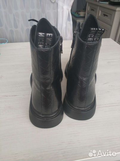 Новые женские ботинки