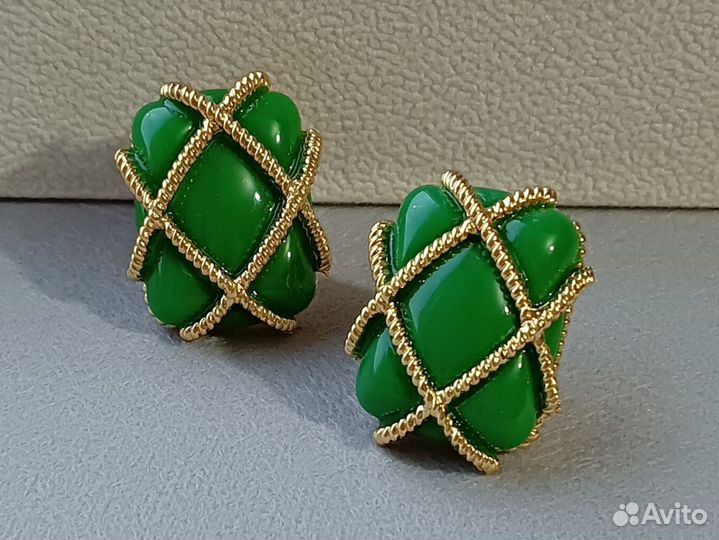 Стильные крупные серьги