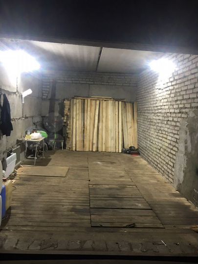 Гараж, > 30 м²