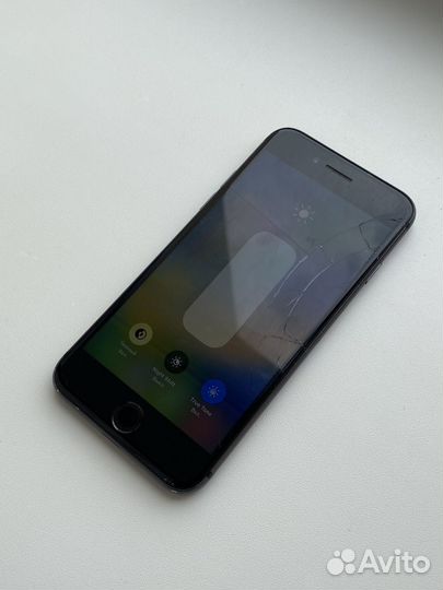 iPhone 8, 64 ГБ
