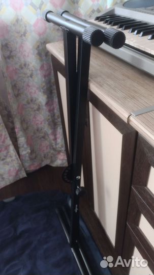 Стойка для синтезатора