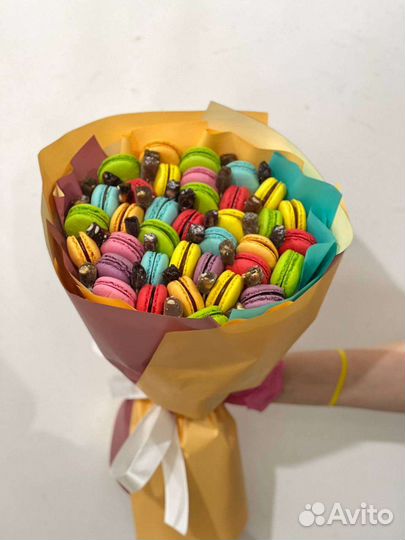 Сладкий букет из макарунсов