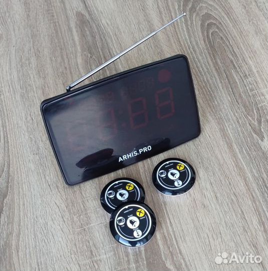 Табло вызова официанта руссифицировано и кнопки