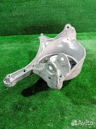 Опора стойки передняя правая Audi A4 B8 cdnc 2010