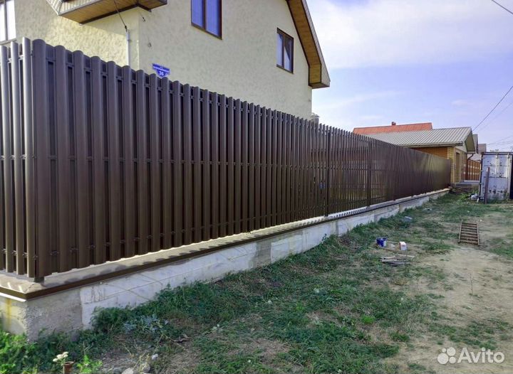 Заборы из евроштакетника под ключ новые