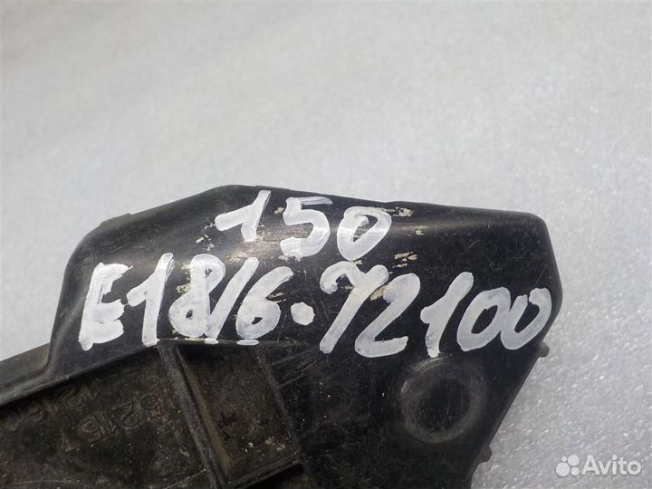 Кронштейн заднего бампера правый Toyota Corolla