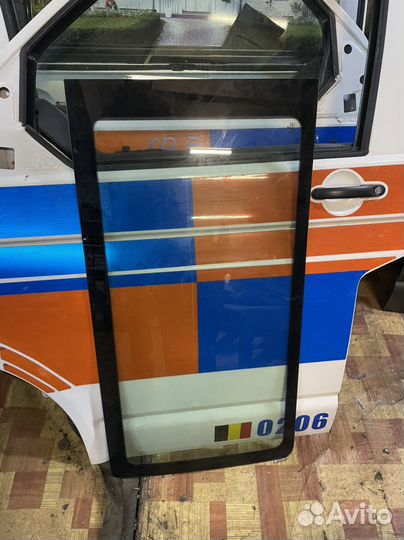 Стекло левое среднее, оригинал VW T5/T6