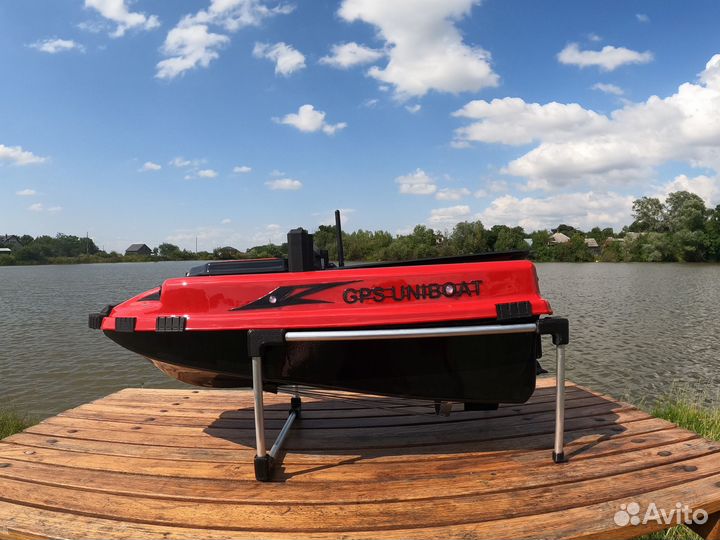 Прикормочный кораблик для рыбалки