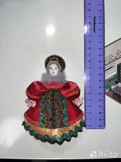 Куколка в зимнем костюме