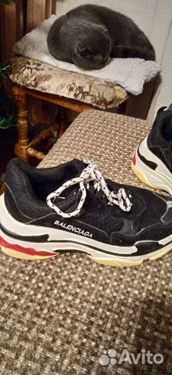 Кроссовки женские