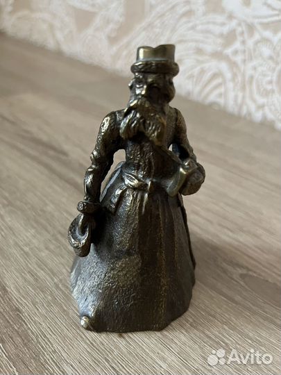 Бронзовый золотарь Колокольчик