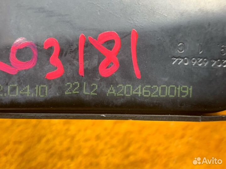 Кронштейн фары передний левый Mercedes-Benz