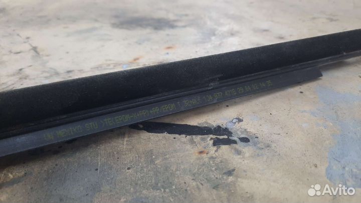 Уплотнитель стекла двери П/Л Bora/golf 4