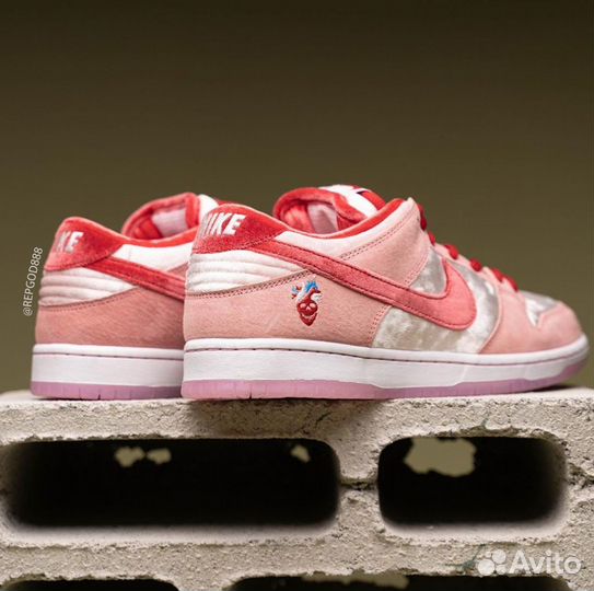 Кроссовки Nike SB Dunk Low Strangelove Skateboards