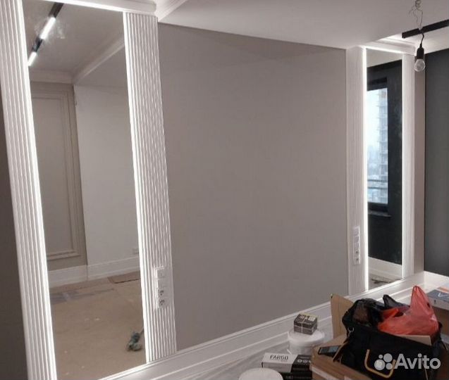 Парящее зеркало с подсветкой