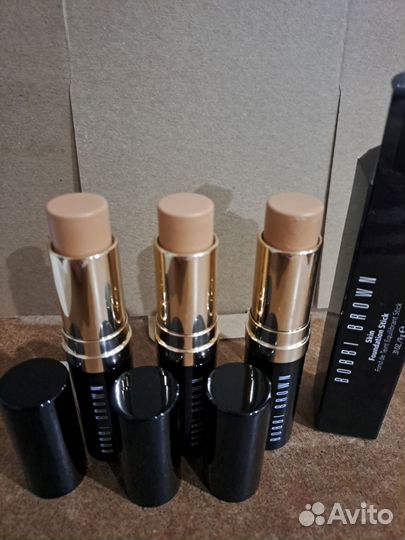 Тональное средство стик Golden Beige. Bobby Brown