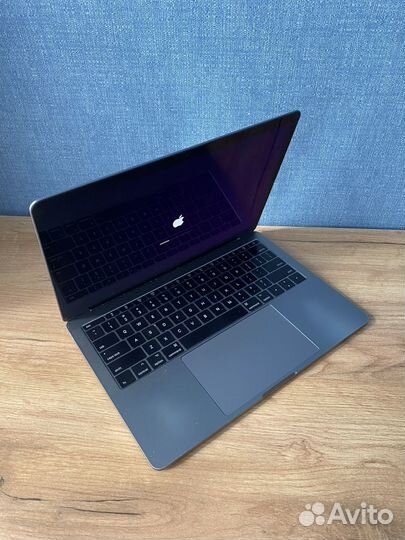 Apple Macbook pro 13 2017, 16/ 256 Gb