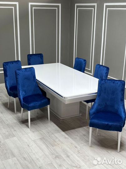 В наличии стол