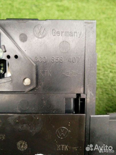 Volkswagen Passat B6 Центральный бардачок торпедо