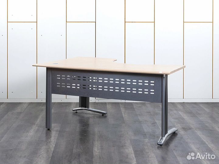Офисный стол для менеджера