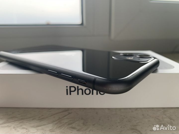 iPhone 11, 64 ГБ