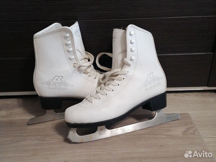 Коньки фигурные женские 39
