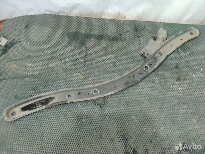 Кронштейн подрамника центральный Ford Focus 3