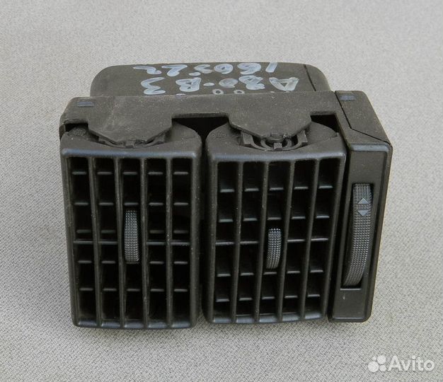 Дефлектор торпедо правый Audi 80 B3