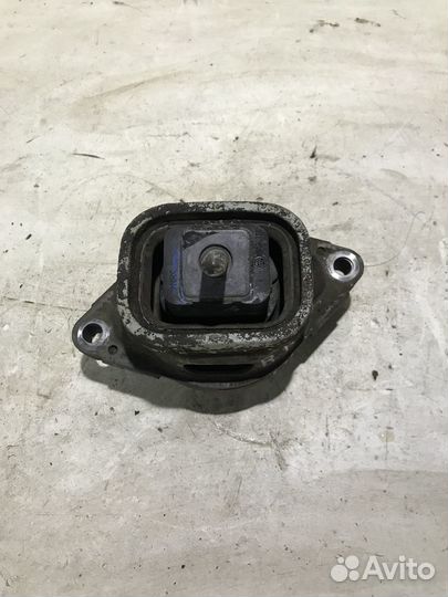 Опора двигателя правая Land Rover Range Rover 3