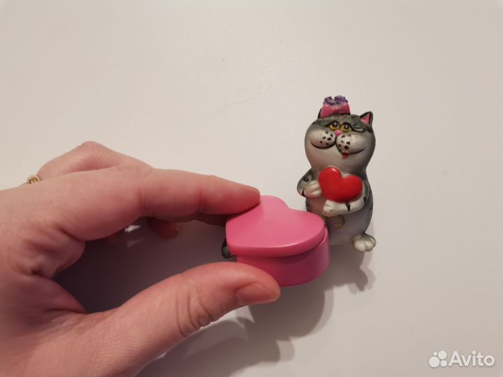 Статуэтка кошка