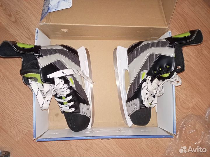 Коньки хоккейные